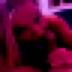 Découvre Inaya, 25 ans à Adainville en privé