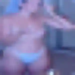 Faustine, 25 ans, connectée à Bazouges Cré sur Loir pour une rencontre coquine