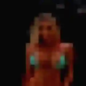 Rejoins Karima, 27 ans à Bonnard gratuitement
