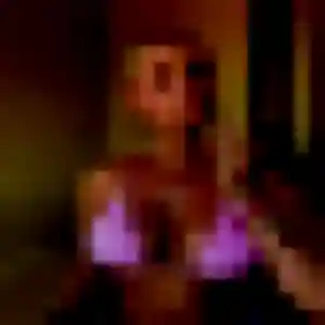 Viviane, femme de 35 ans propose plan cul à Brax