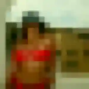 Elise, femme de 33 ans propose plan cul à Breteil