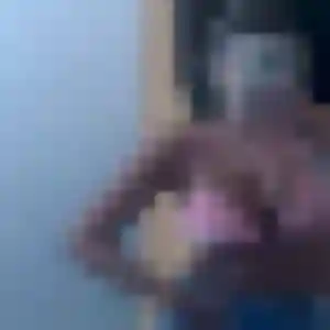 Charmante Nora, 26 ans à Carantilly - voir sa photo