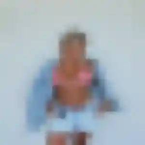 Adelaide, 32 ans, cherche un plan cul à Carresse-Cassaber