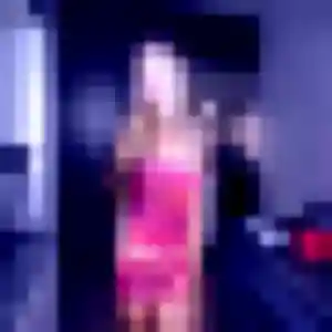 Charmante Dana, 25 ans à Caumont-sur-Aure - voir sa photo
