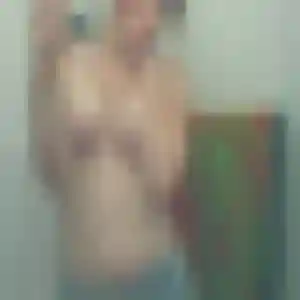 Clarisse, 24 ans, en ligne à Charbonnières-les-Vieilles pour une rencontre coquine