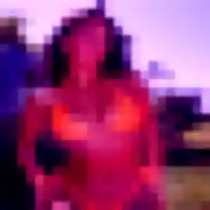 Elsa, femme de 25 ans propose plan cul à Charentilly