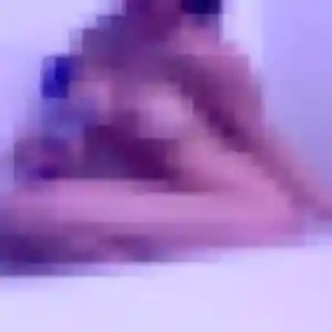 Photo privée de Vinciane, 31 ans à Cordelle - rencontre sans lendemain