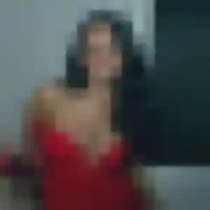 Yasmine de Dargnies, 27 ans - plan cul discret