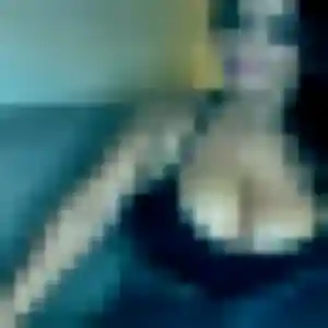 Joana, femme de 37 ans propose plan cul à Floringhem
