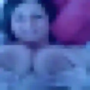 Adeline, 33 ans, en ligne à Forcalqueiret pour une rencontre coquine