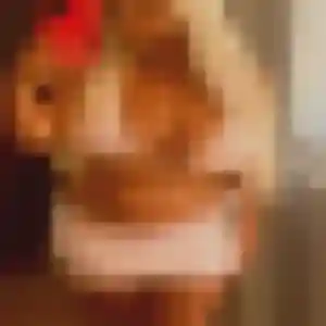 Isaure, 23 ans, connectée à Le Castéra pour une rencontre coquine