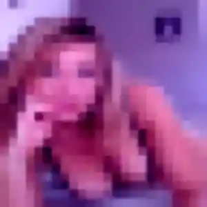 Alicia, 24 ans, en ligne à Louvroil pour une rencontre coquine