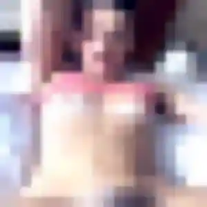Leonore, 22 ans, connectée à Nans-les-Pins pour une rencontre coquine