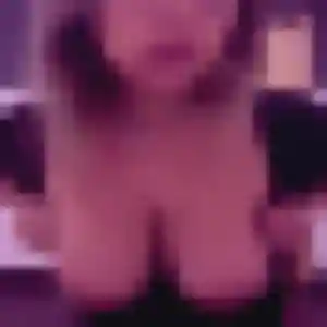 Sexy Melanie, 27 ans à Nevoy - découvrir son profil