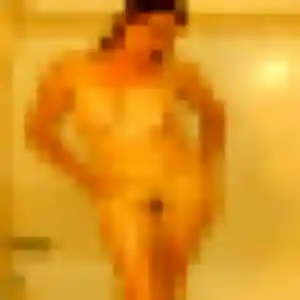 Photo de Lina à Nueil-les-Aubiers (43 ans) - plan cul gratuit