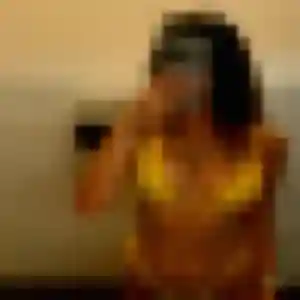 Flore, 34 ans, disponible à Pionsat pour un plan cul