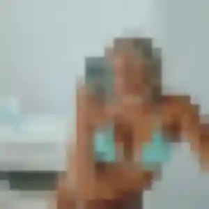 Harmony, 25 ans, connectée à Pont-l'Abbé pour une rencontre coquine