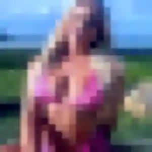 Emmanuelle, 38 ans, en ligne à Saint-Aubin-des-Châteaux pour une rencontre coquine