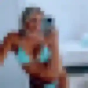 Angelique, 33 ans, connectée à Saint-Étienne-de-Chigny pour une rencontre coquine
