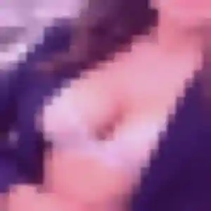 Isaure, 33 ans, connectée à Saint-Fraimbault-de-Prières pour un plan cul