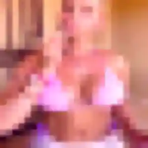 Charmante Lucienne, 36 ans à Saint-Laurent-des-Arbres - voir sa photo