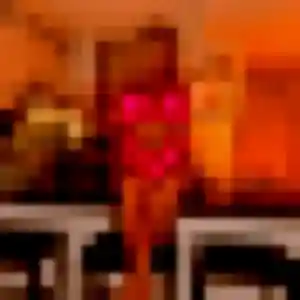 Axelle, 33 ans, en ligne à Saint-Pierre-du-Val pour une rencontre coquine