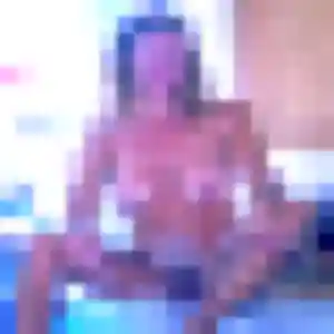 Découvre Clara, 31 ans à Saint-Selve en privé
