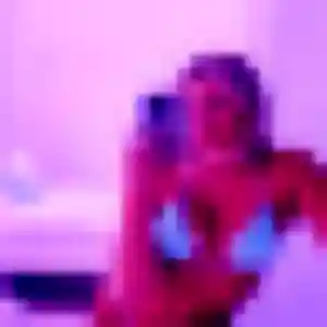 Rencontre Jihane, 22 ans à Sainte-Croix-du-Mont en privé