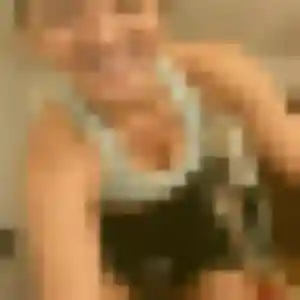 Emilie (32 ans) à Sainte-Sévère-sur-Indre cherche un plan cul aujourd'hui