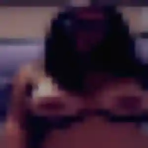 Brune, 24 ans, connectée à Sèvremoine pour un plan cul
