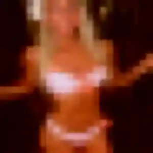Sexy Kenza, 24 ans à Trets - la contacter