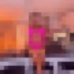 Rejoins Debora, 23 ans à Villelaure en privé
